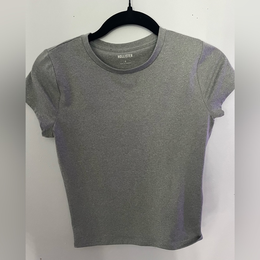 hollister baby tee